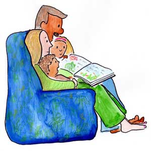 Родители помогают детям справиться с ночными кошмарами у детей и читают сказку на ночь